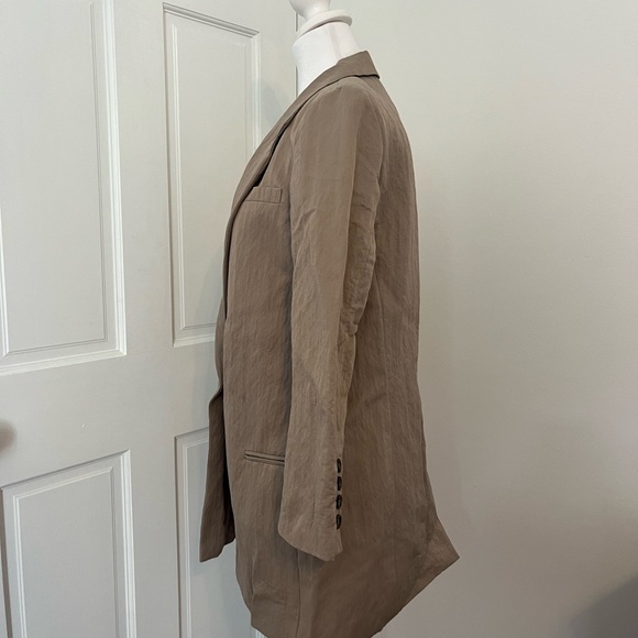 Elizabeth and James 3/4 sleeve blazer - Picture 2 of 6